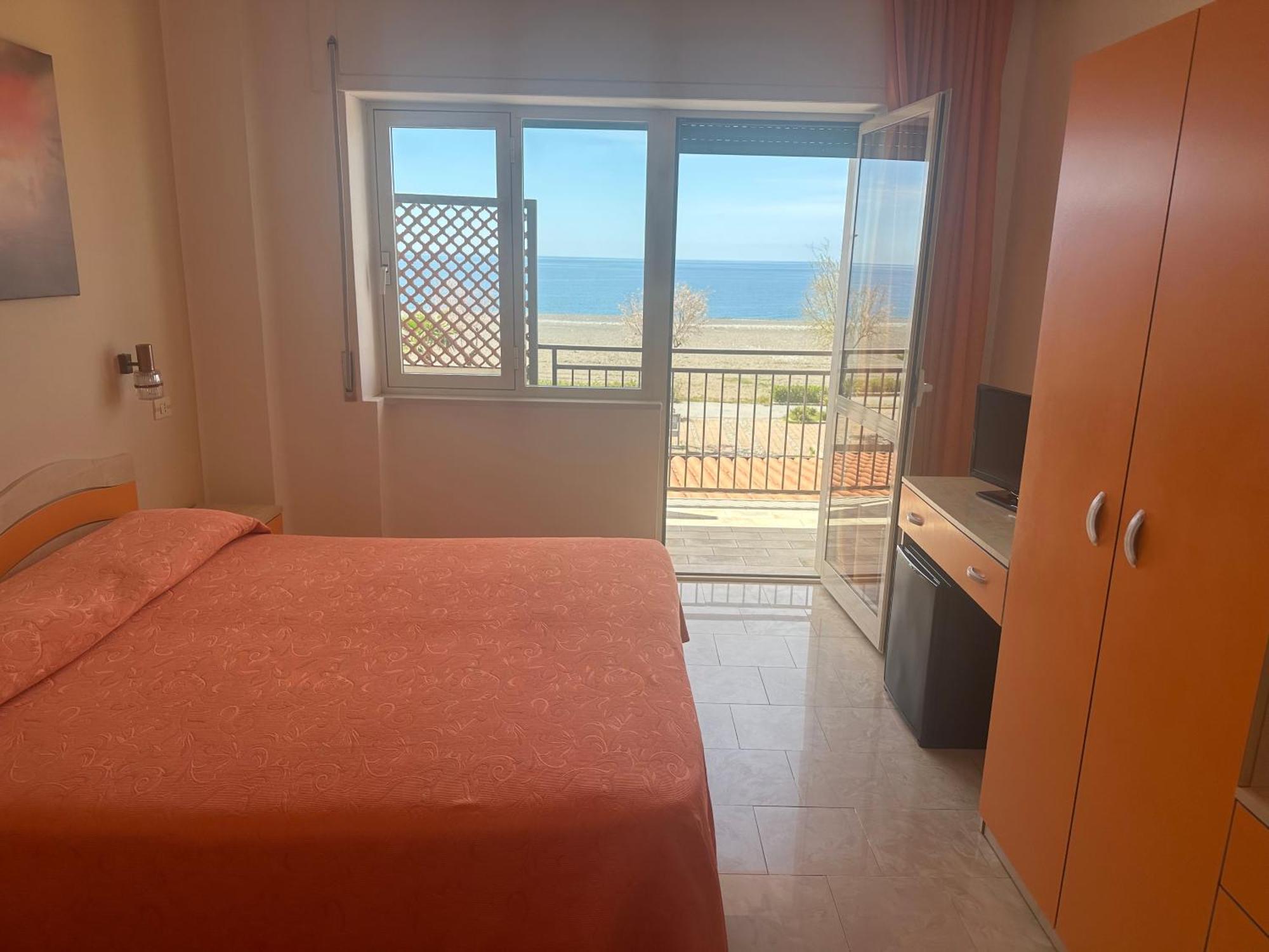 Hotel Germania Praia a Mare Exterior foto