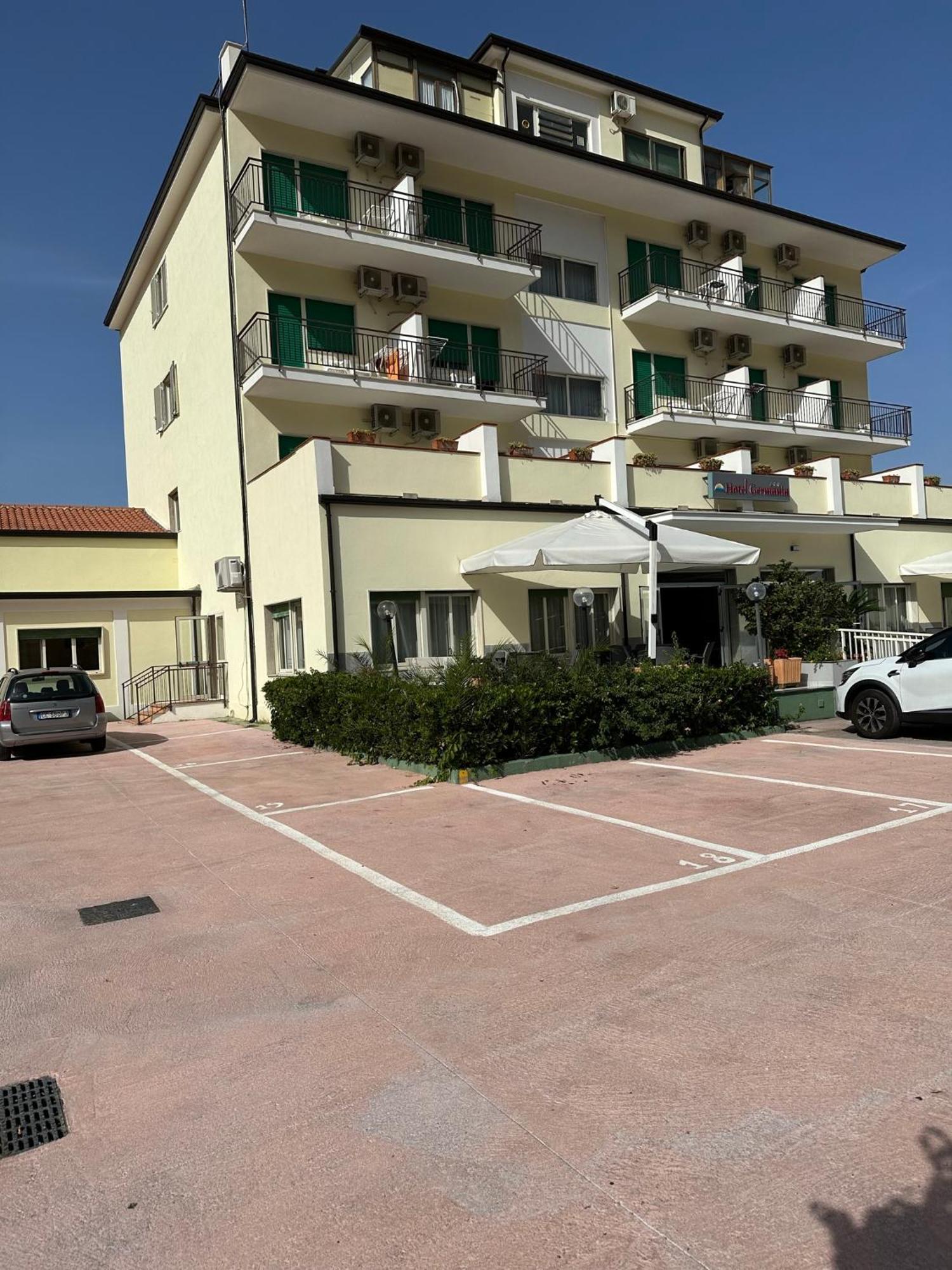 Hotel Germania Praia a Mare Exterior foto