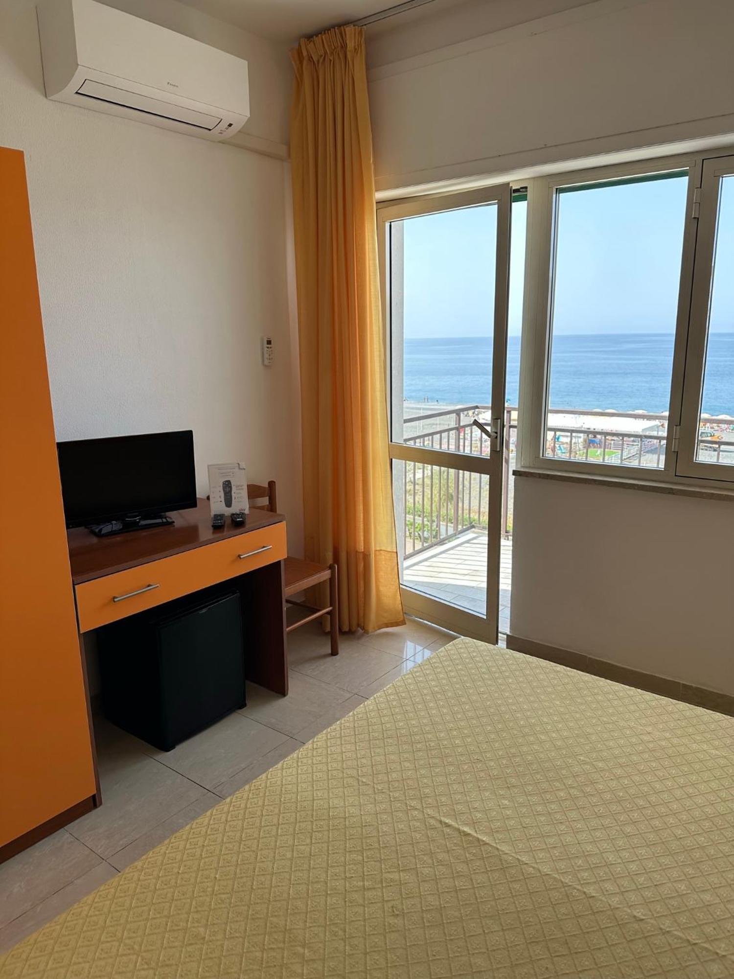 Hotel Germania Praia a Mare Exterior foto